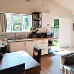 Charming Cottage Next To John Radcliffe Hospital With Free Parking